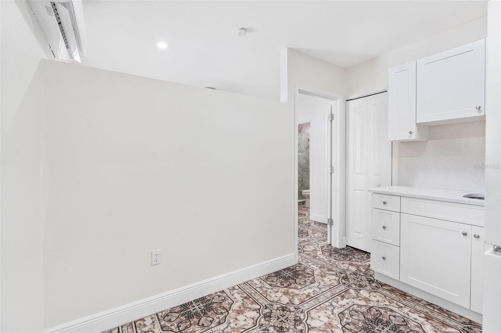 Listing photo id 41 for 107 Valley Circle
