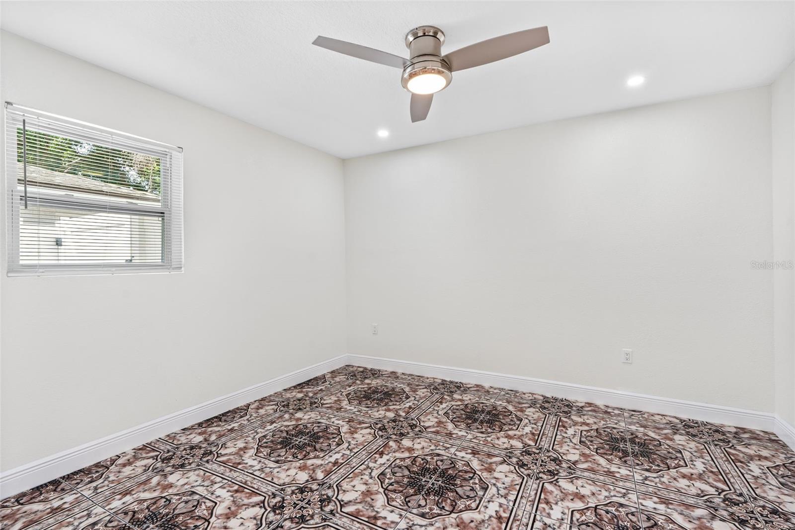 Listing photo id 42 for 107 Valley Circle