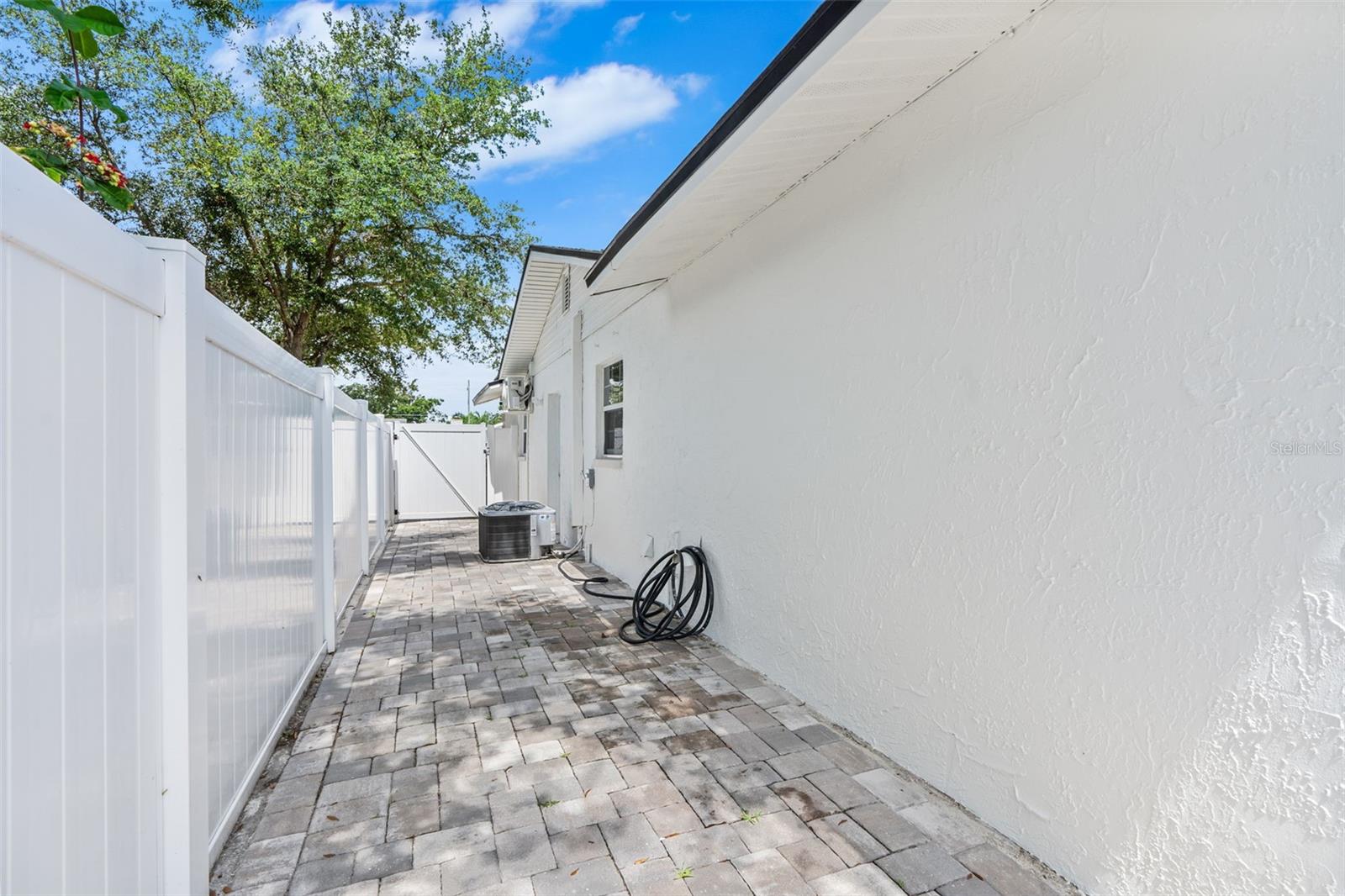 Listing photo id 51 for 107 Valley Circle