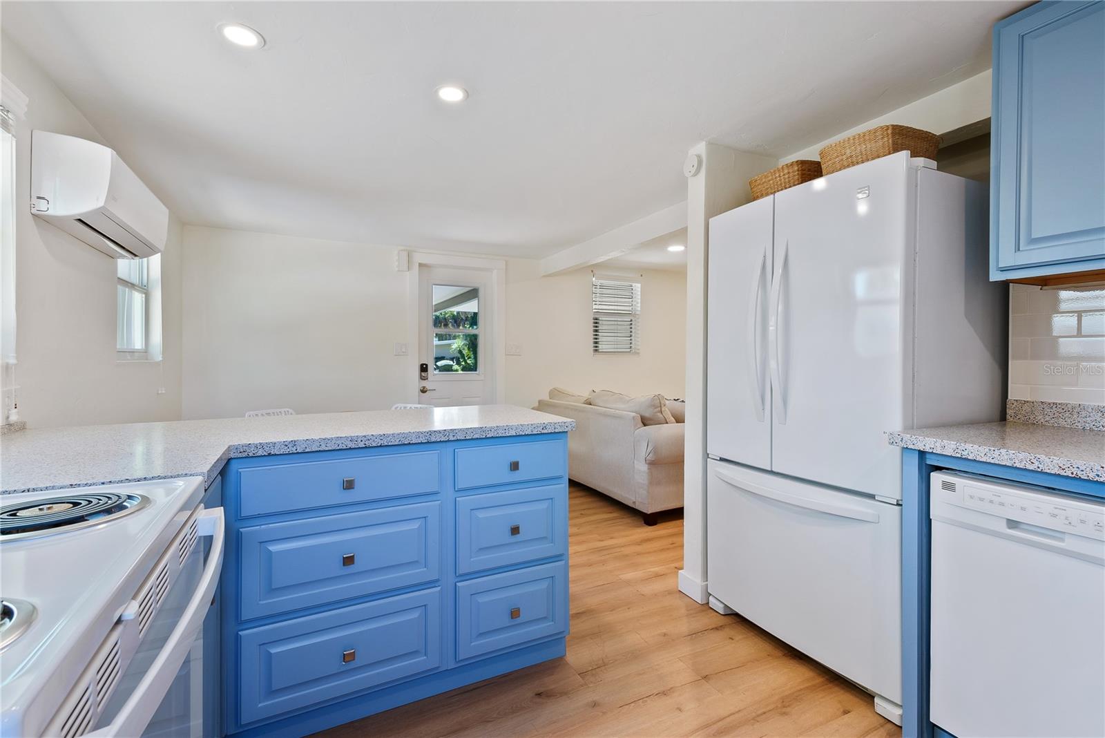 Image 12 of 18 For 2311 Waldemere Street B
