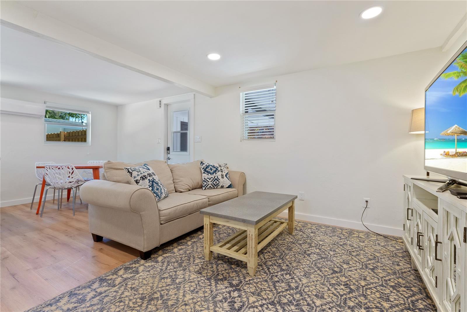 Image 4 of 18 For 2311 Waldemere Street B