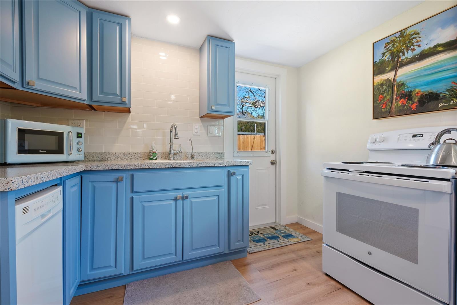 Image 9 of 18 For 2311 Waldemere Street B