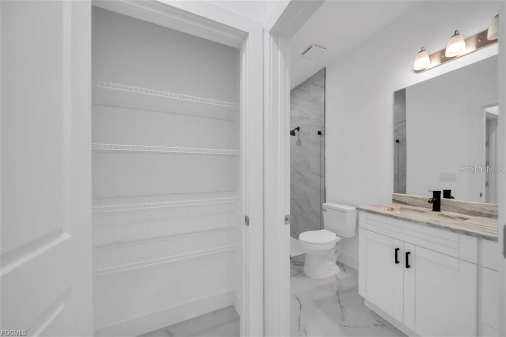 Image 10 of 39 For 224 Lomax Avenue S