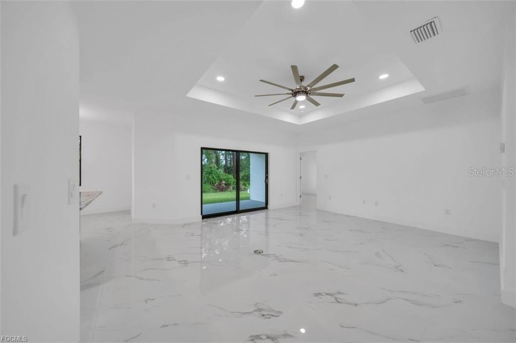 Image 11 of 39 For 224 Lomax Avenue S