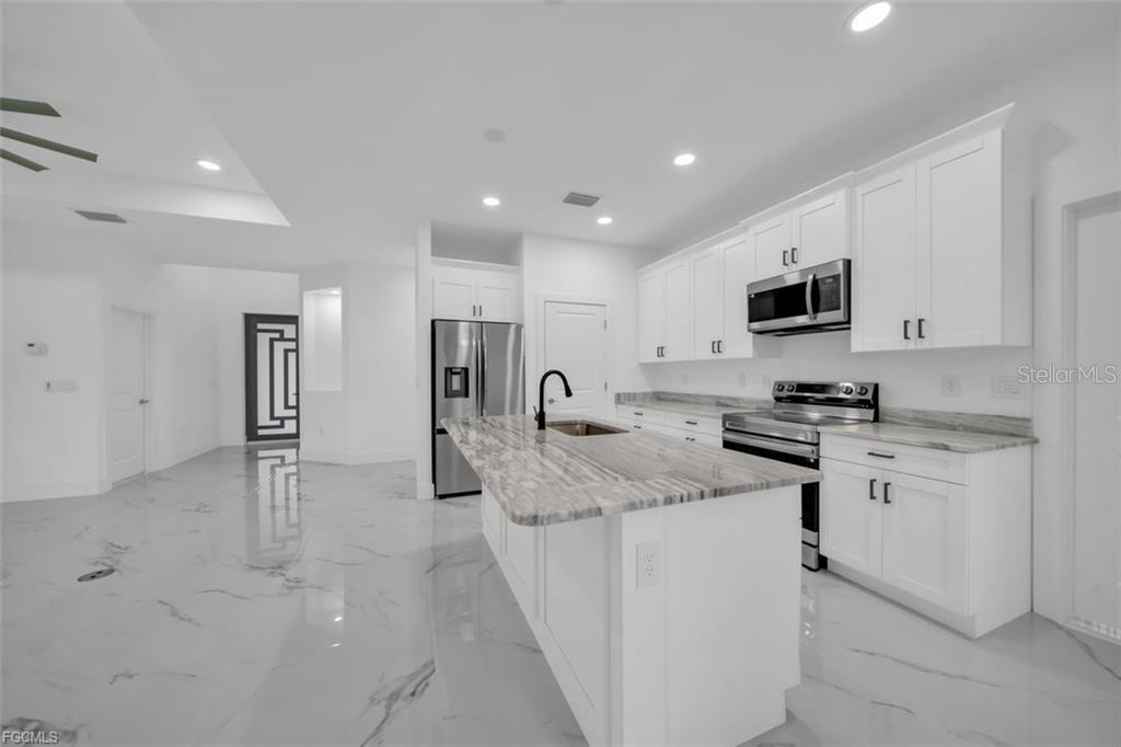 Image 14 of 39 For 224 Lomax Avenue S