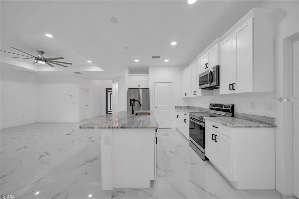 Image 15 of 39 For 224 Lomax Avenue S
