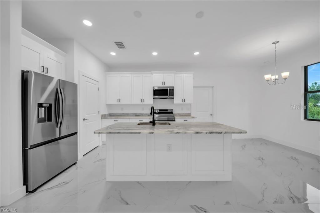 Image 18 of 39 For 224 Lomax Avenue S