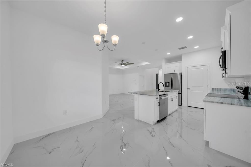 Image 19 of 39 For 224 Lomax Avenue S