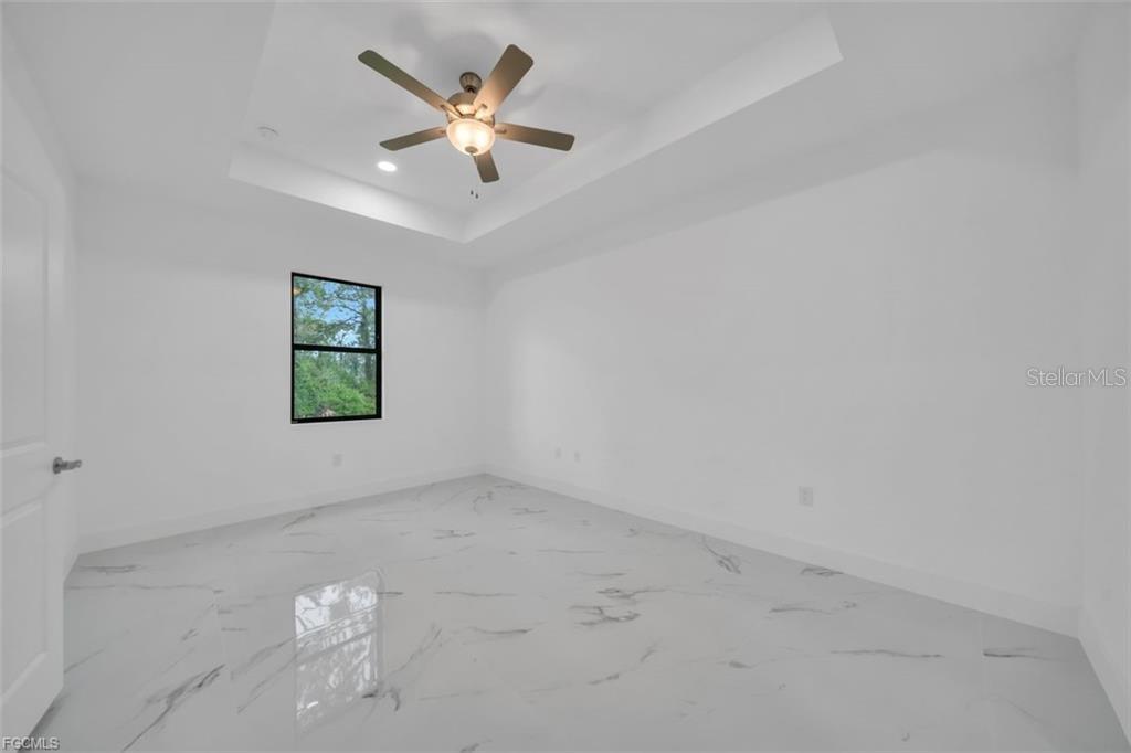 Image 24 of 39 For 224 Lomax Avenue S