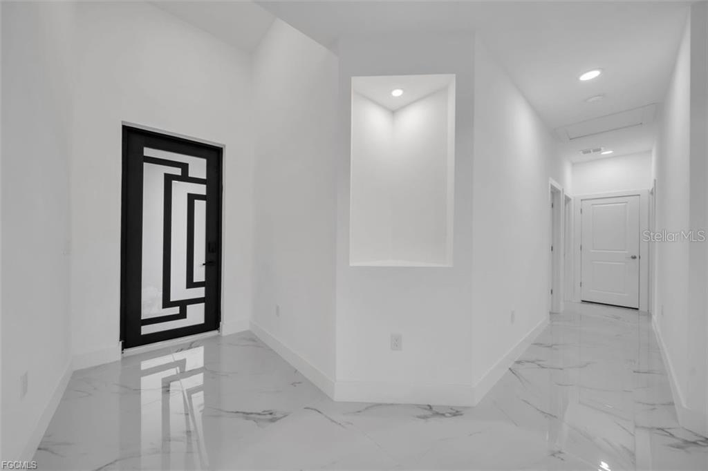 Image 4 of 39 For 224 Lomax Avenue S