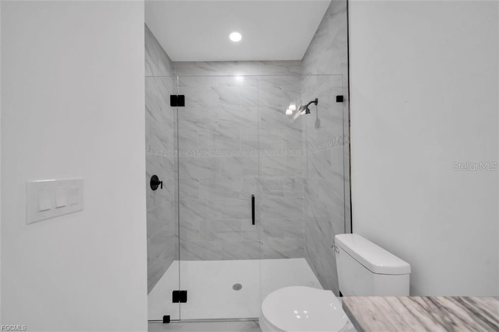 Image 9 of 39 For 224 Lomax Avenue S