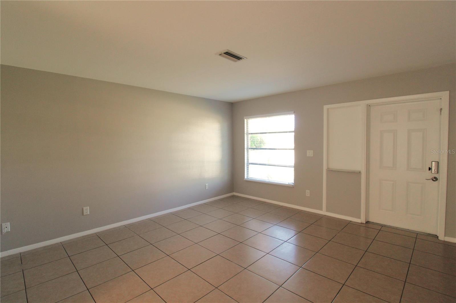 Image 4 of 14 For 474 Briarwood Road