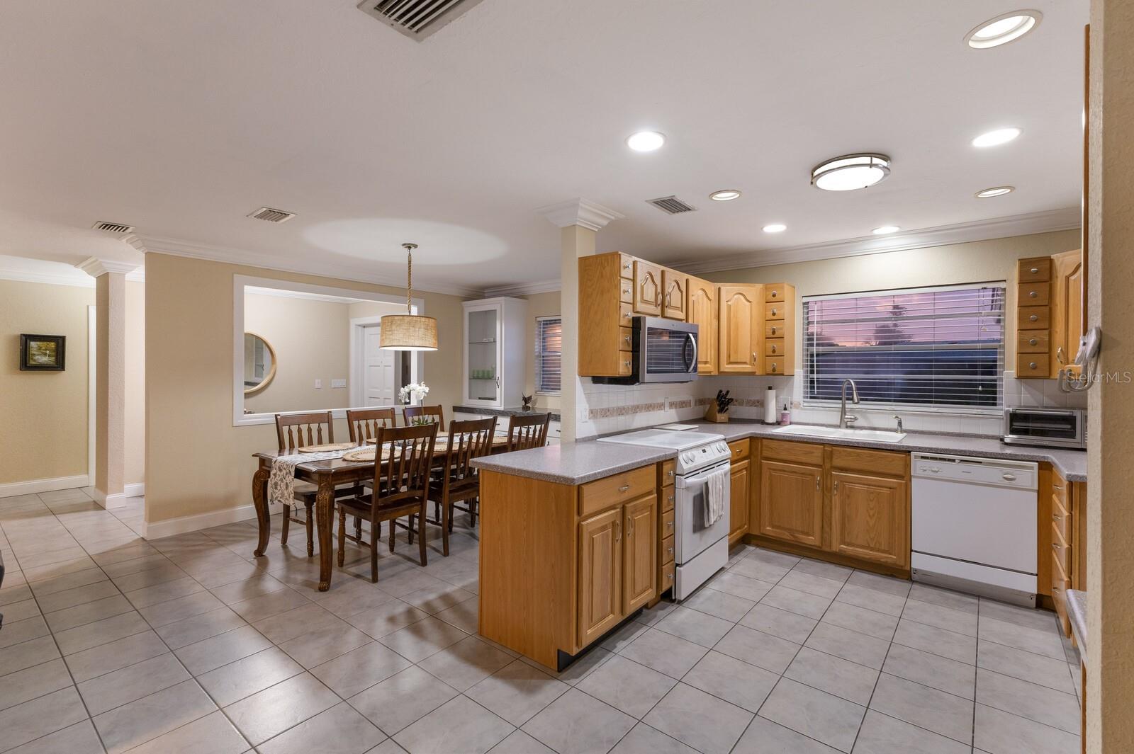Image 10 of 38 For 7705 16th Avenue Nw