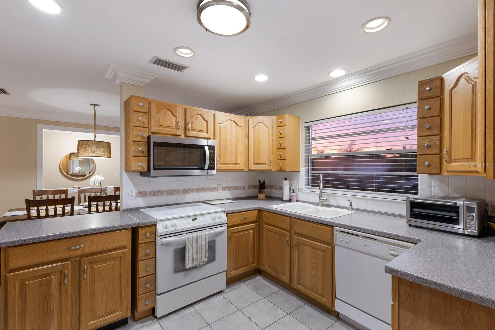 Image 11 of 38 For 7705 16th Avenue Nw