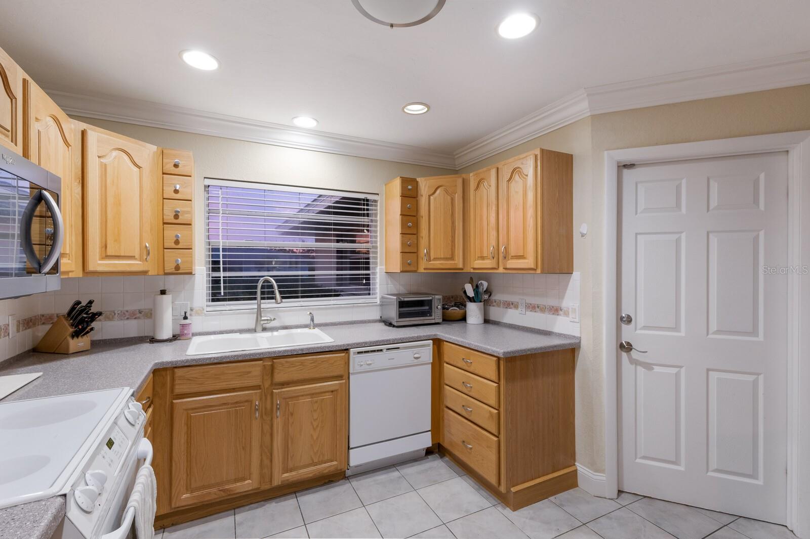 Image 12 of 38 For 7705 16th Avenue Nw