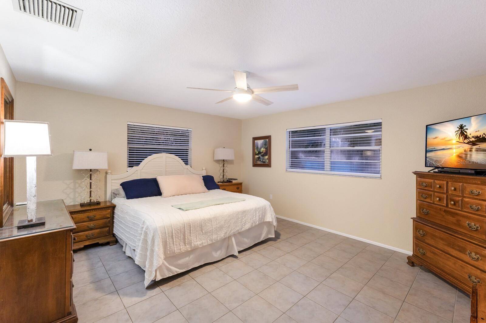 Image 16 of 38 For 7705 16th Avenue Nw