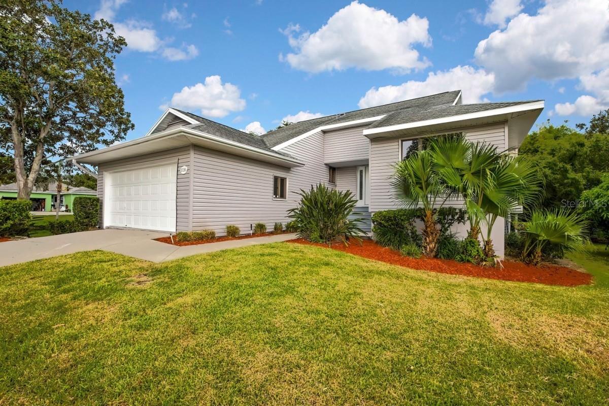 Image 4 of 47 For 1036 Lake Avoca Drive