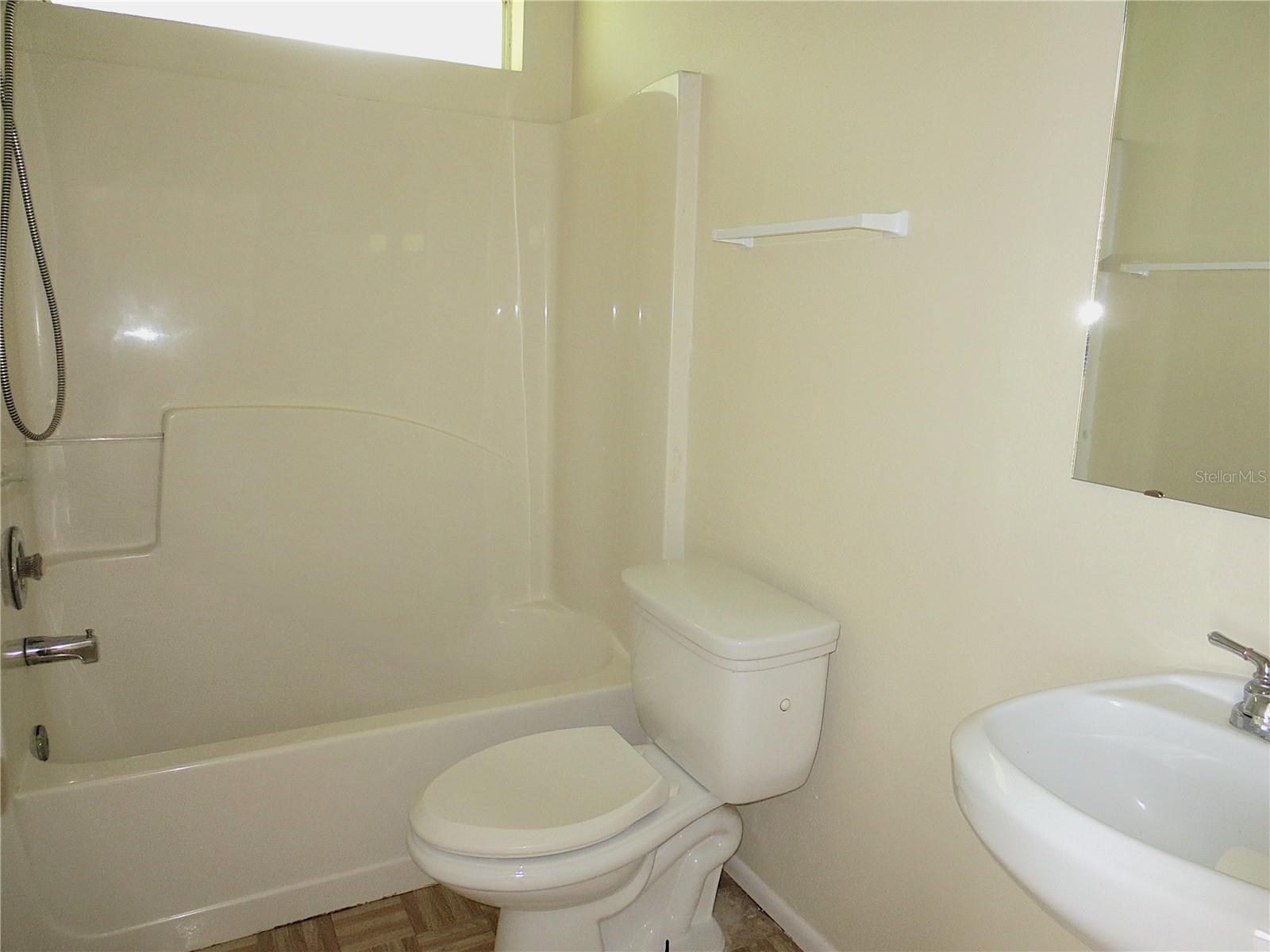 Image 7 of 14 For 1604 27th Avenue E