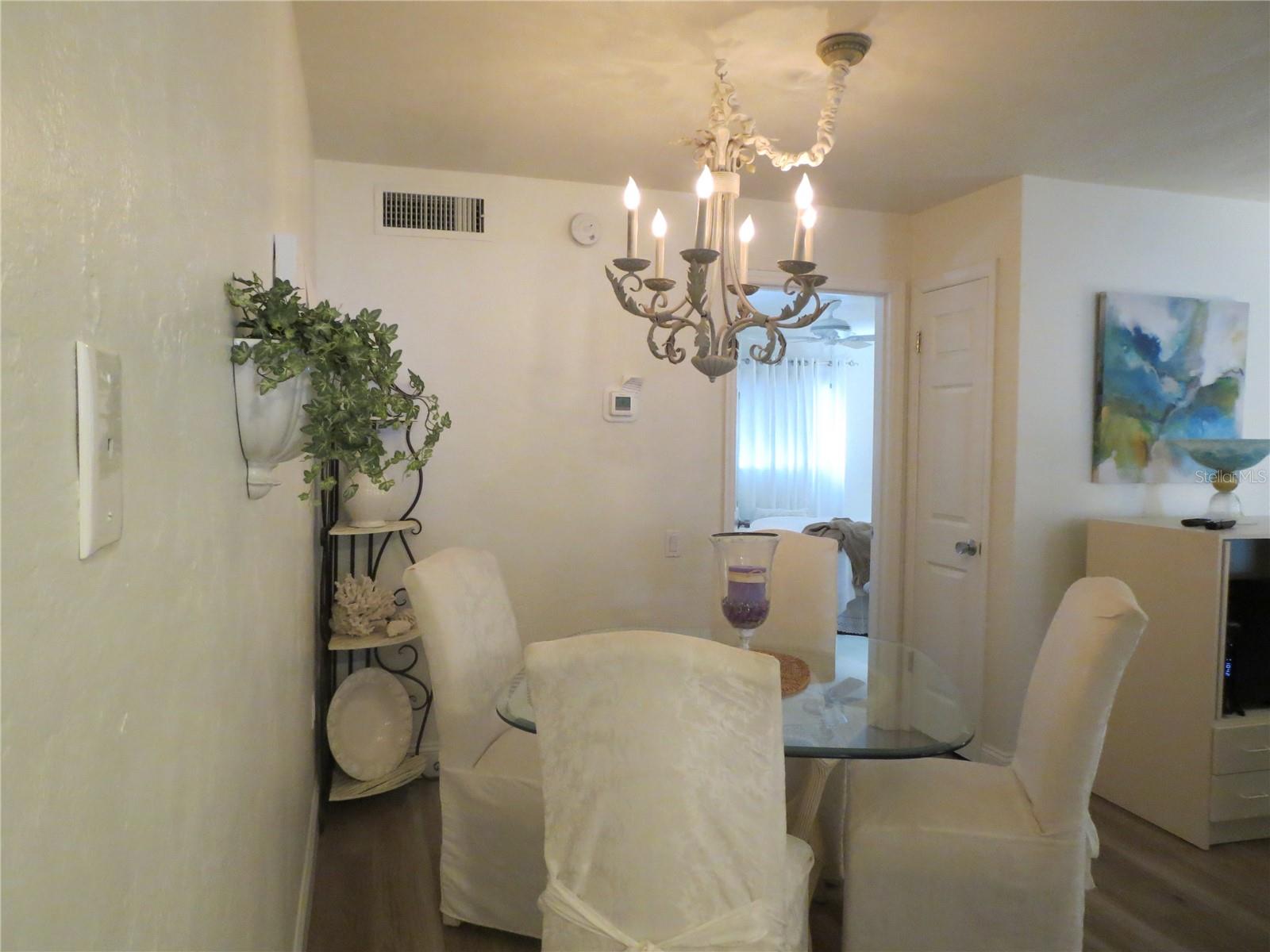 Image 10 of 16 For 615 Palm Avenue 4
