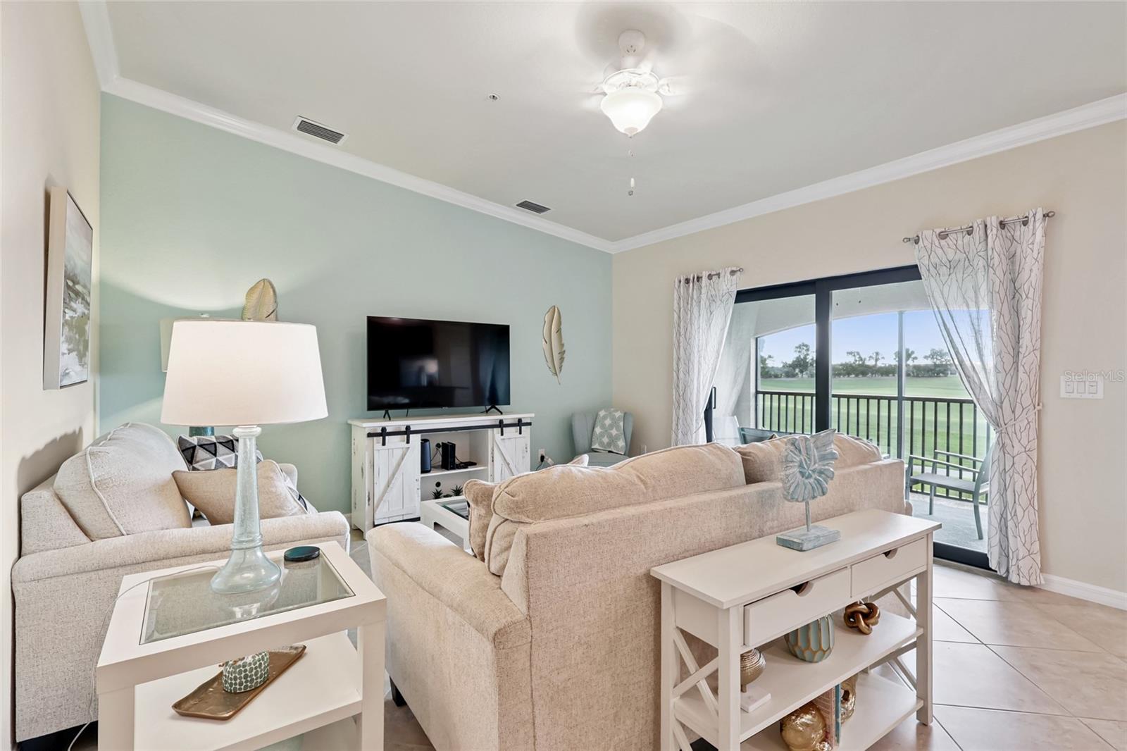 Listing photo id 9 for 5528 Palmer Circle 203
