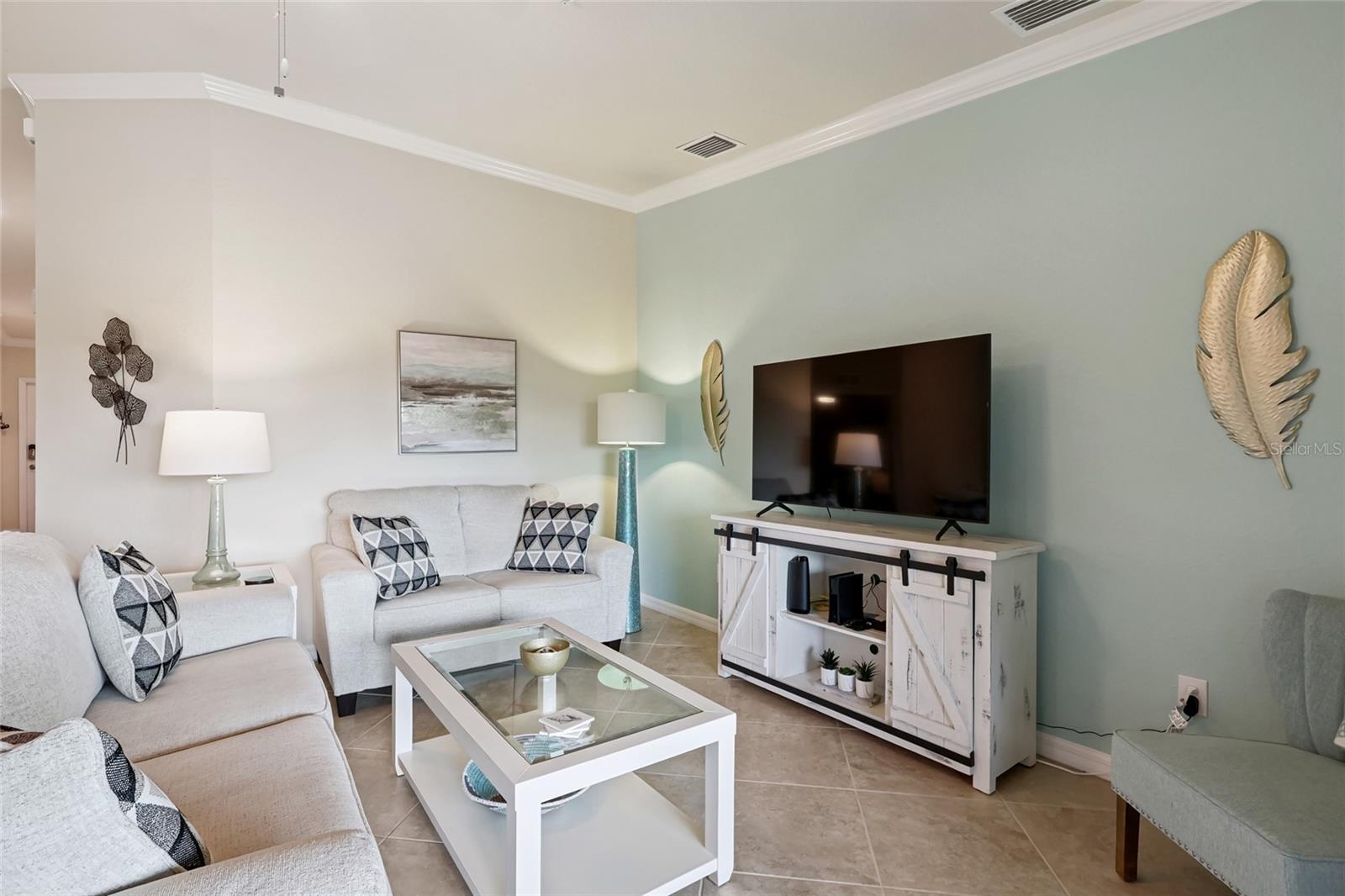 Listing photo id 11 for 5528 Palmer Circle 203