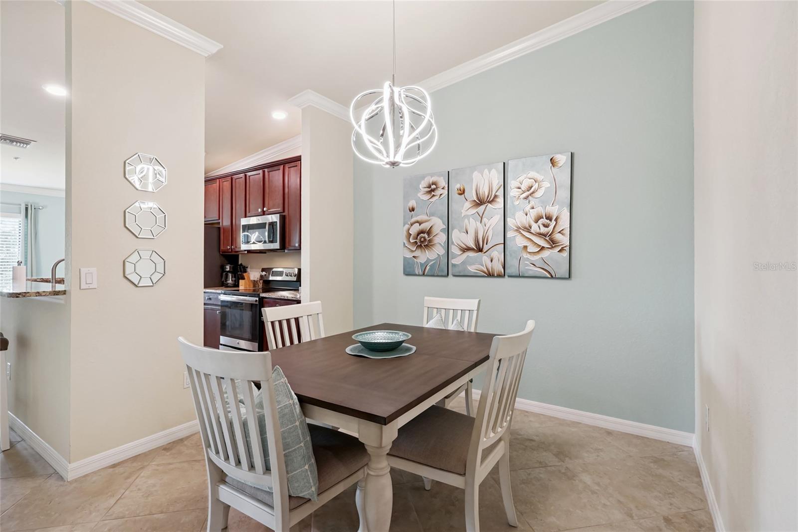 Listing photo id 12 for 5528 Palmer Circle 203