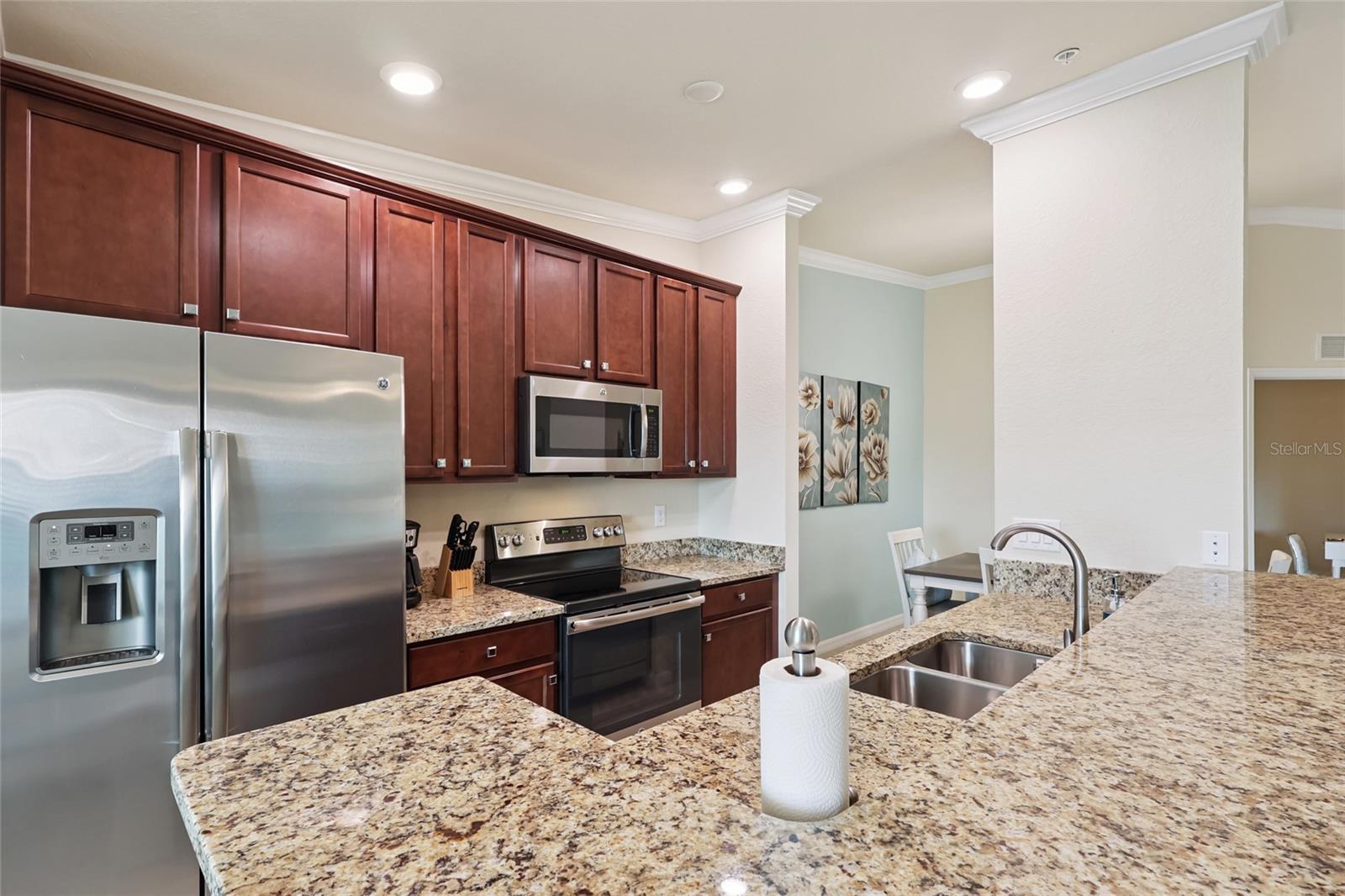Listing photo id 15 for 5528 Palmer Circle 203