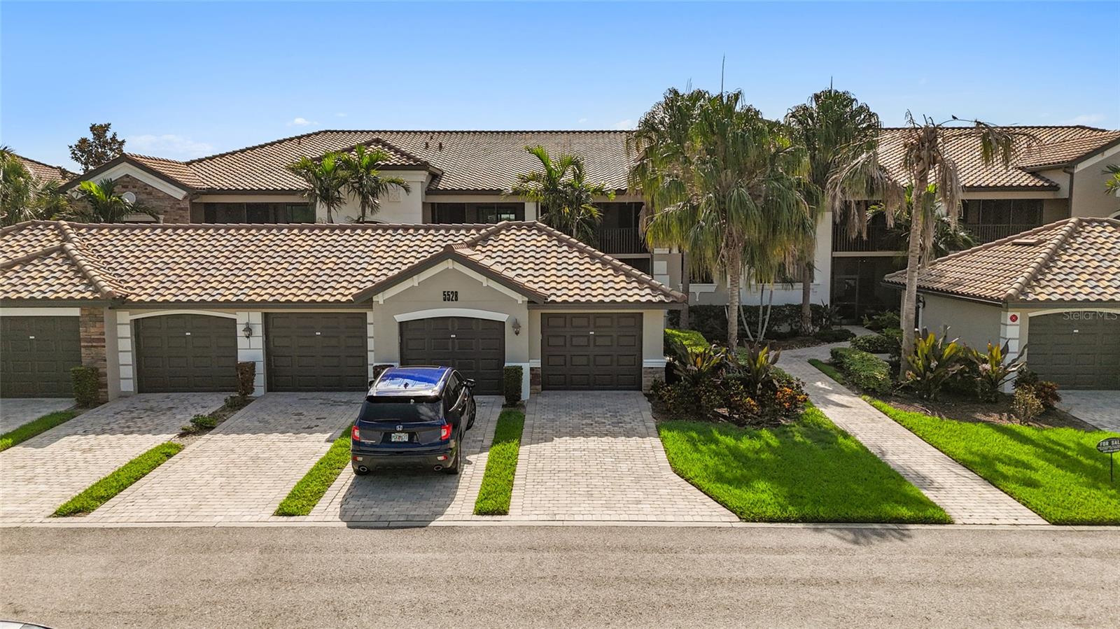 Listing photo id 0 for 5528 Palmer Circle 203