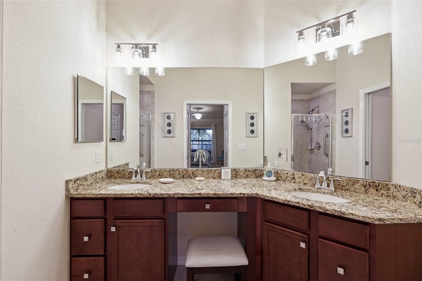 Listing photo id 23 for 5528 Palmer Circle 203