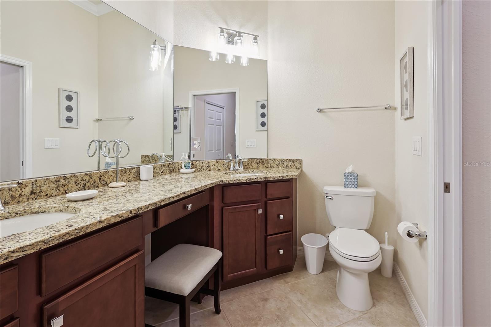 Listing photo id 25 for 5528 Palmer Circle 203