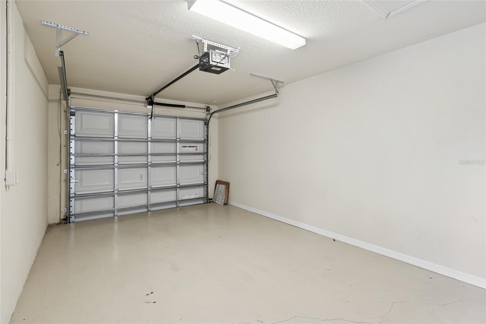 Listing photo id 32 for 5528 Palmer Circle 203