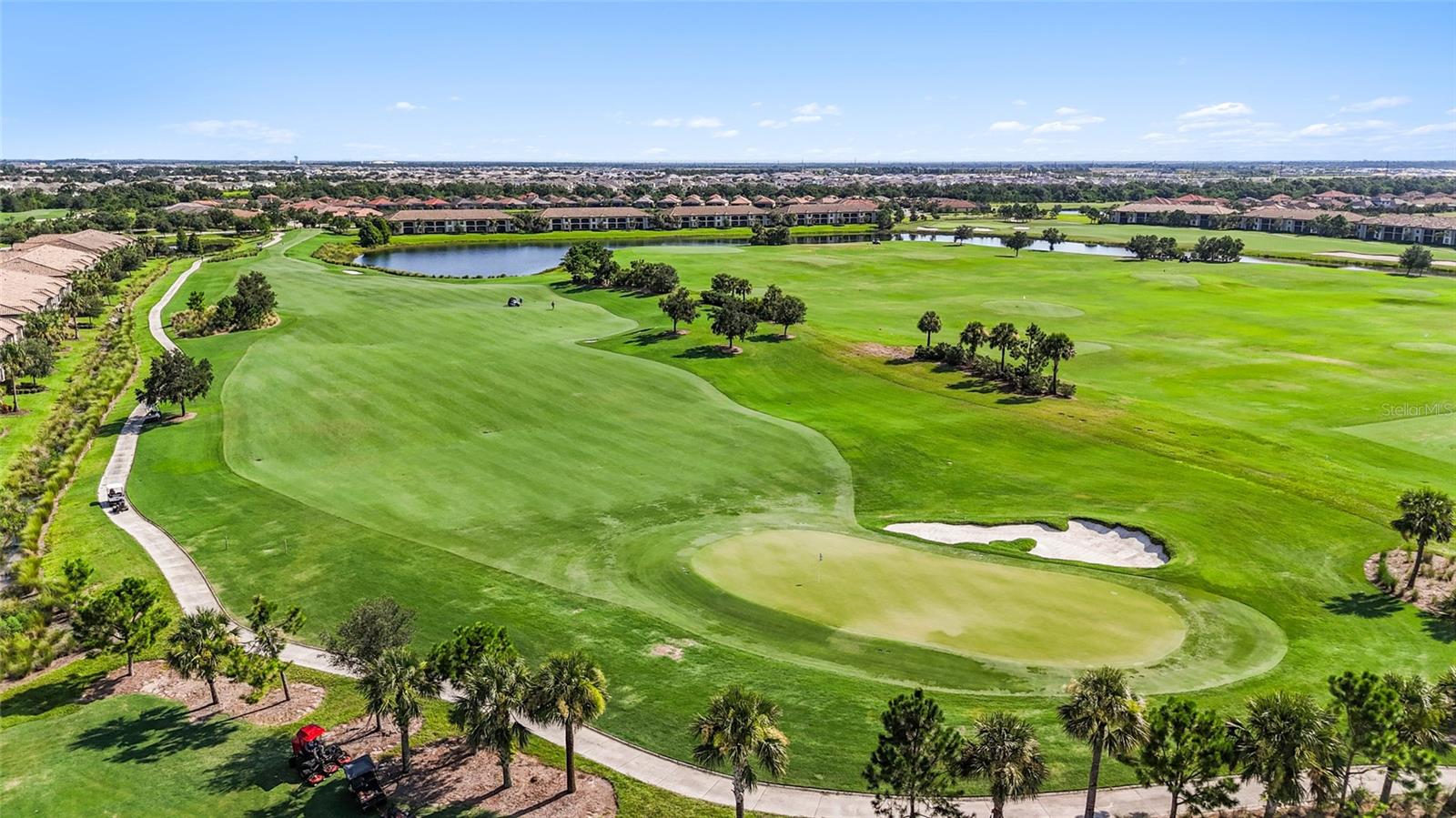 Listing photo id 3 for 5528 Palmer Circle 203