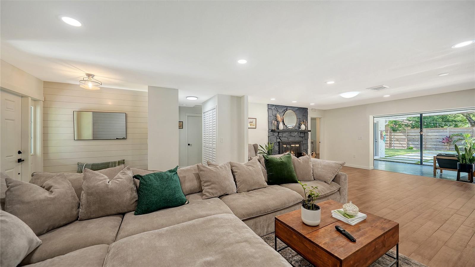 Image 14 of 33 For 2707 Greendale Drive