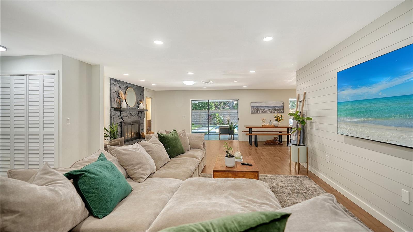 Image 16 of 33 For 2707 Greendale Drive