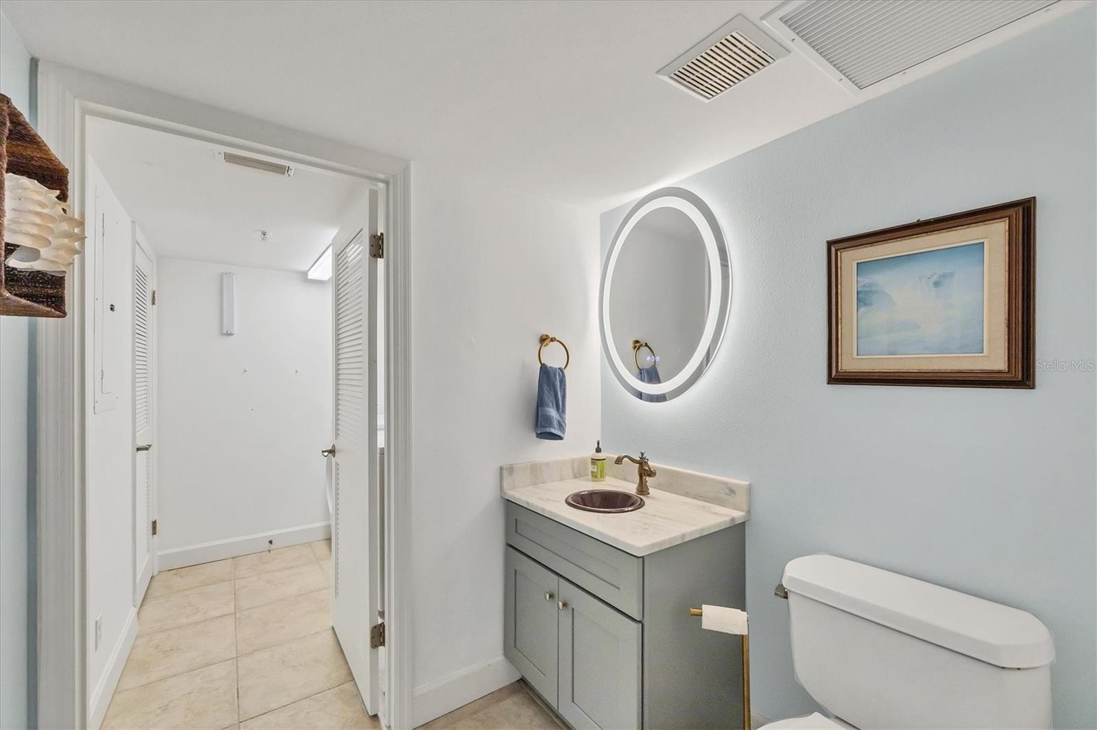 Image 19 of 27 For 550 Flamingo Drive 401