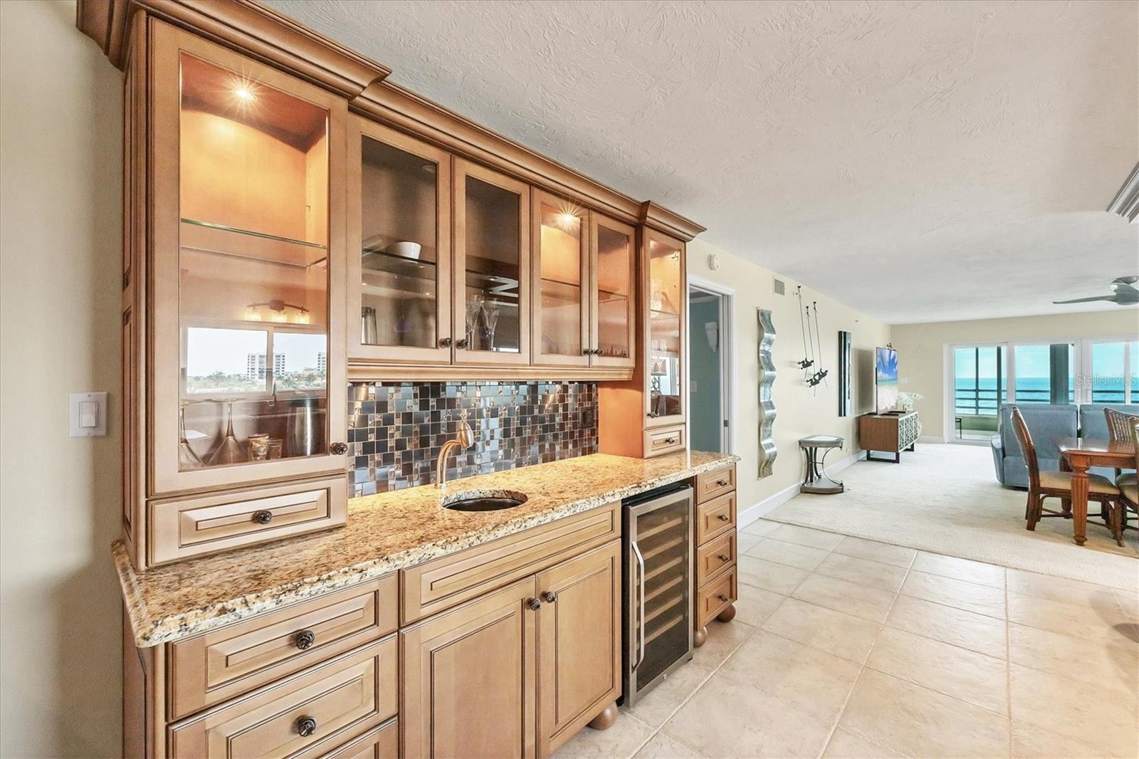 Image 7 of 27 For 550 Flamingo Drive 401