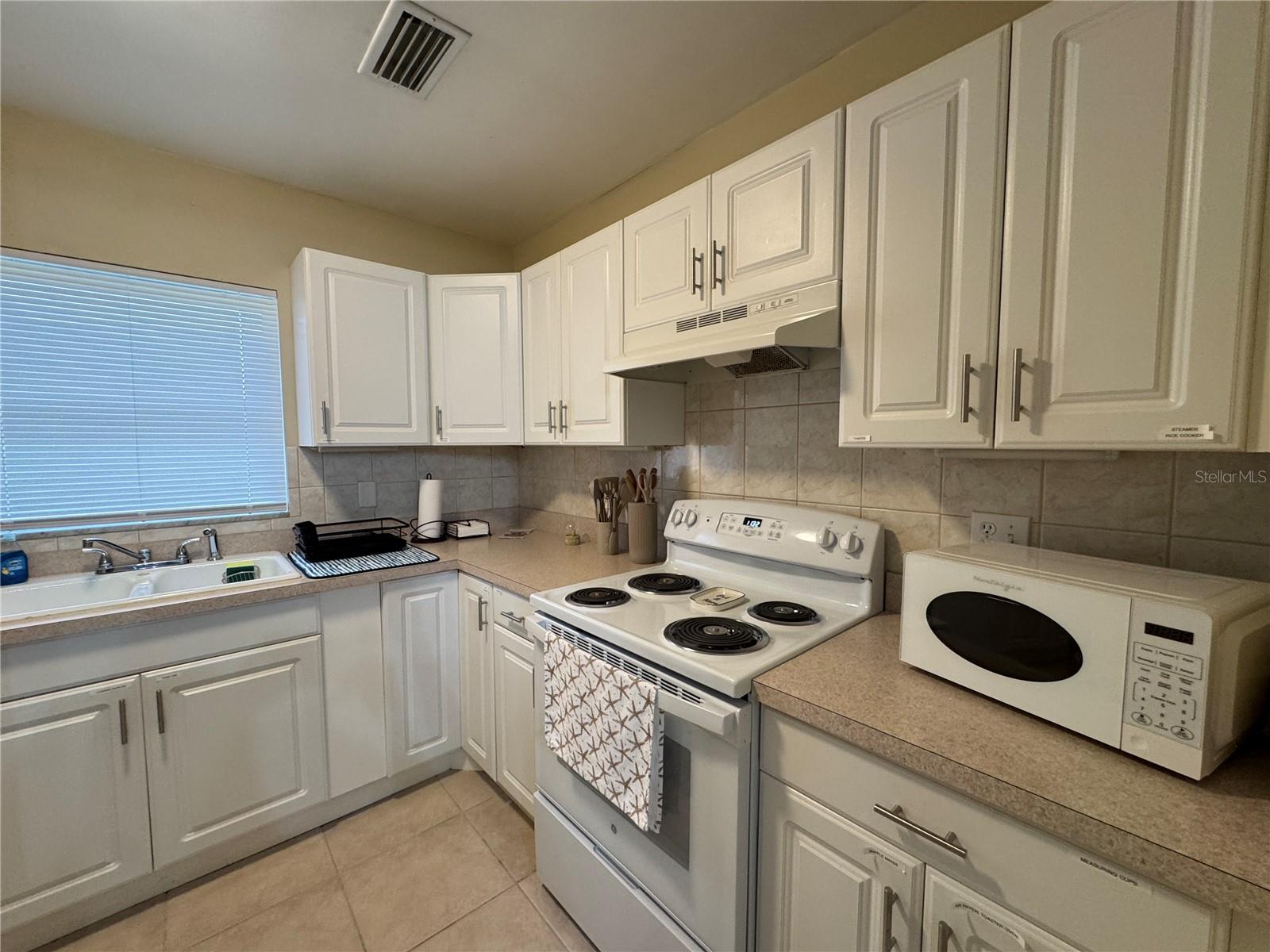 Image 11 of 19 For 22206 Laramore Avenue