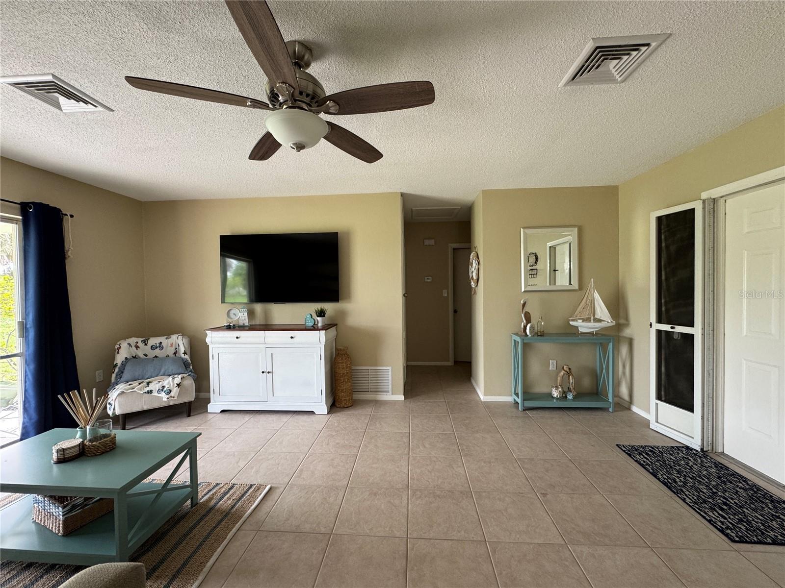 Image 4 of 19 For 22206 Laramore Avenue