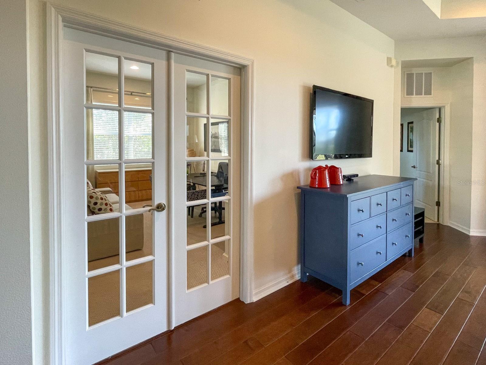 Image 7 of 40 For 4738 Claremont Park Drive