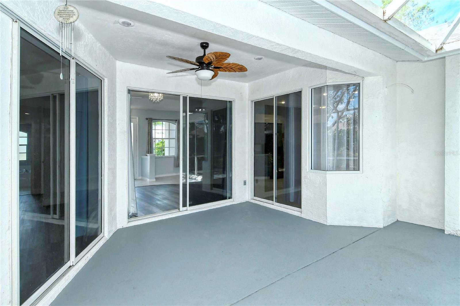 Image 10 of 45 For 607 Oak River Court