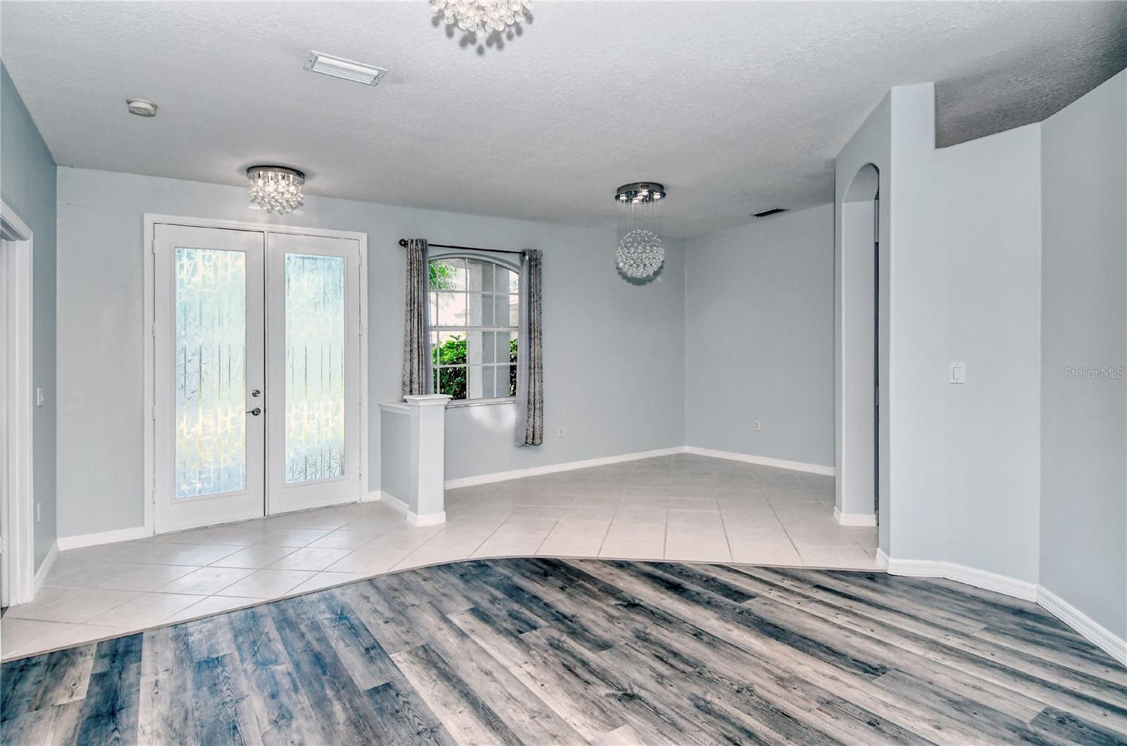 Image 11 of 45 For 607 Oak River Court