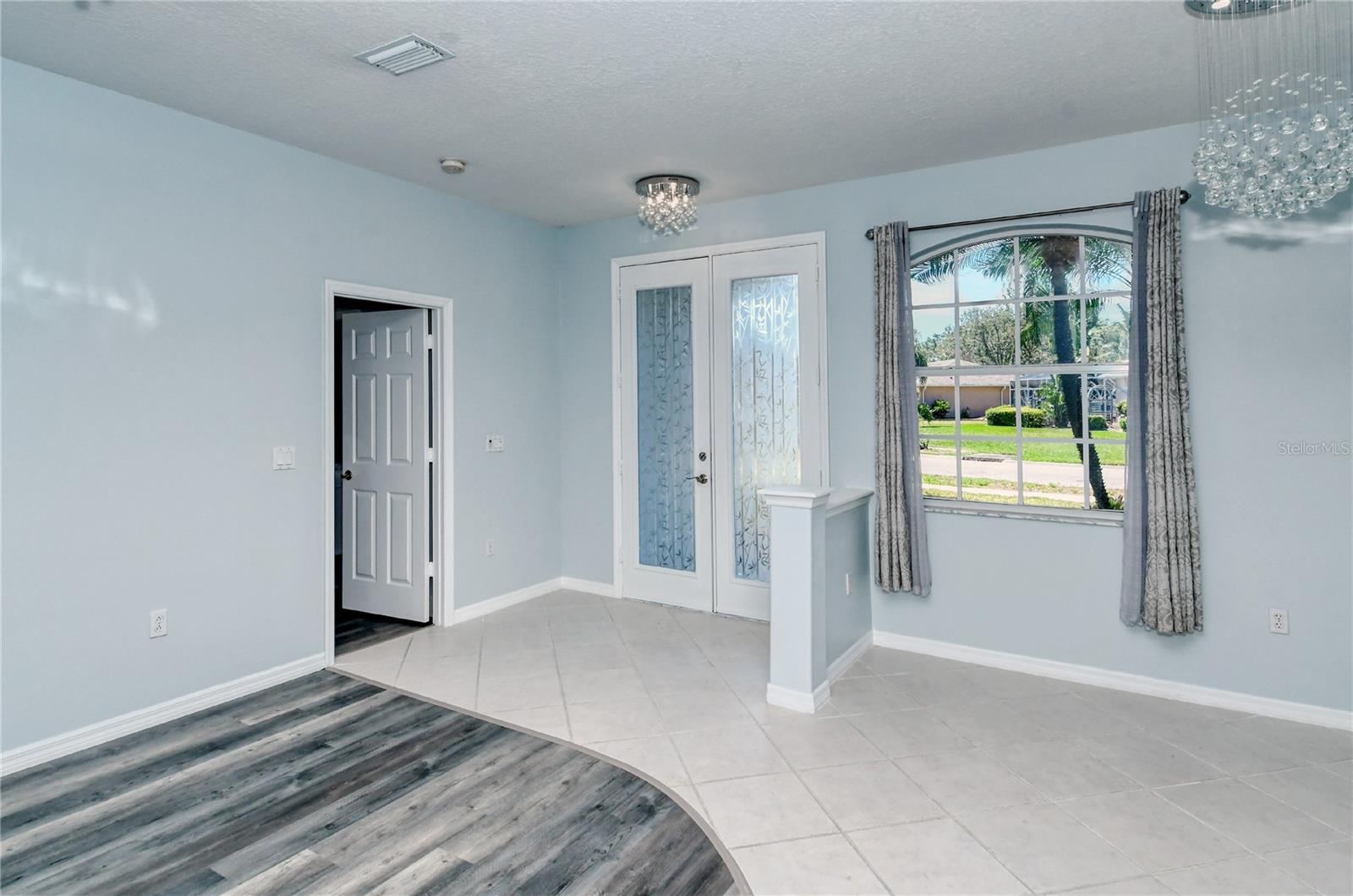 Image 12 of 45 For 607 Oak River Court