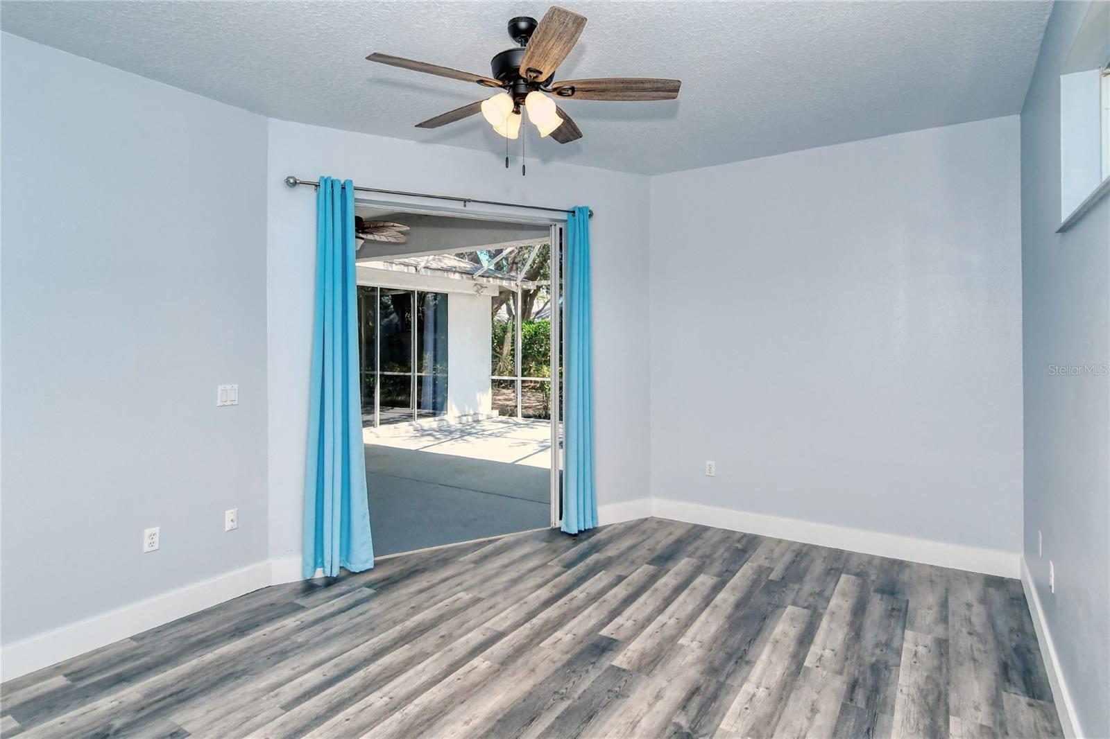Image 14 of 45 For 607 Oak River Court