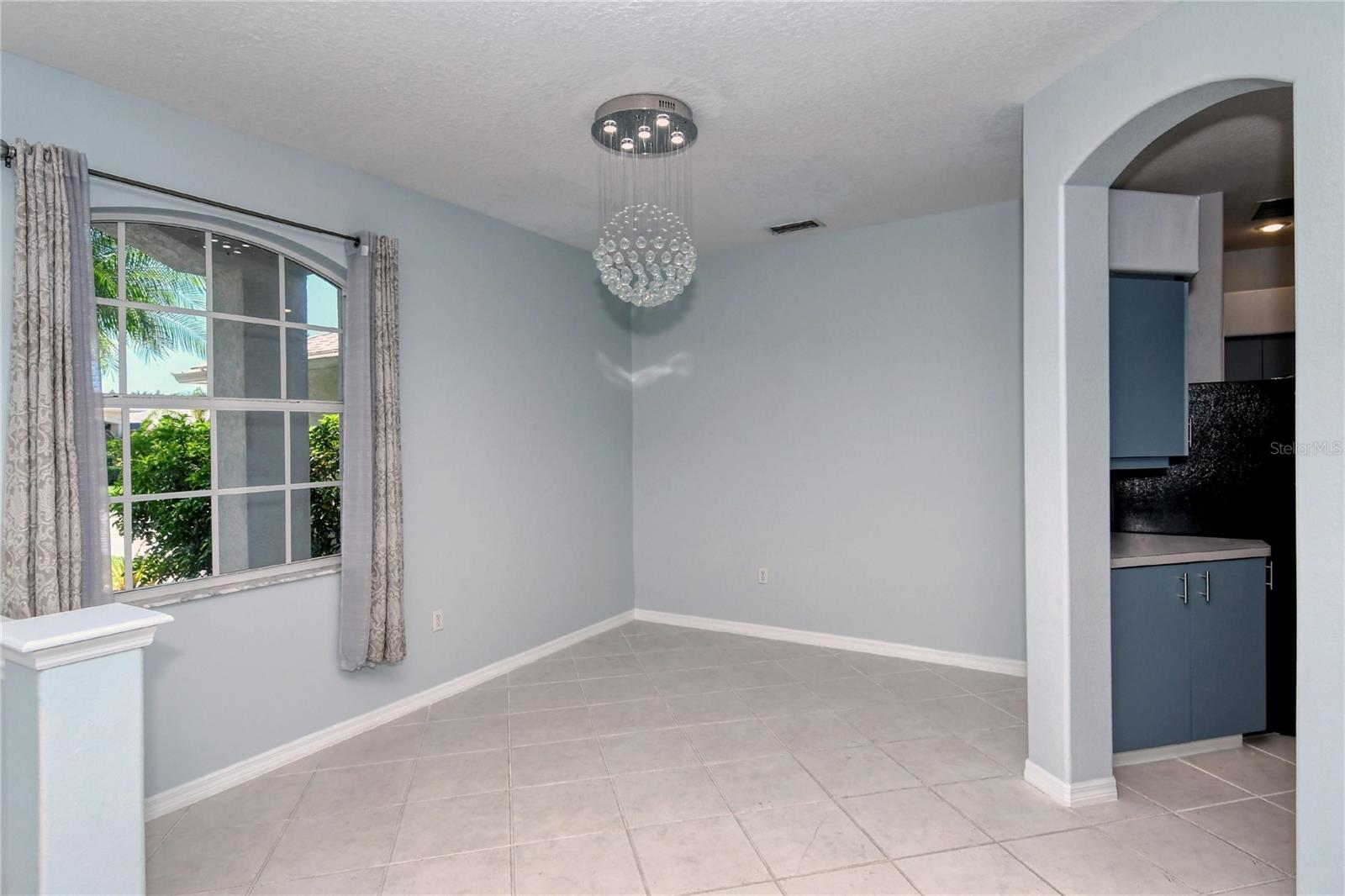 Image 20 of 45 For 607 Oak River Court