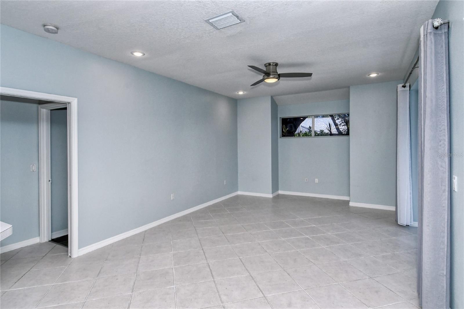 Image 23 of 45 For 607 Oak River Court