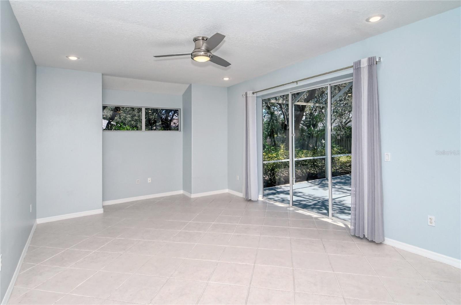 Image 24 of 45 For 607 Oak River Court