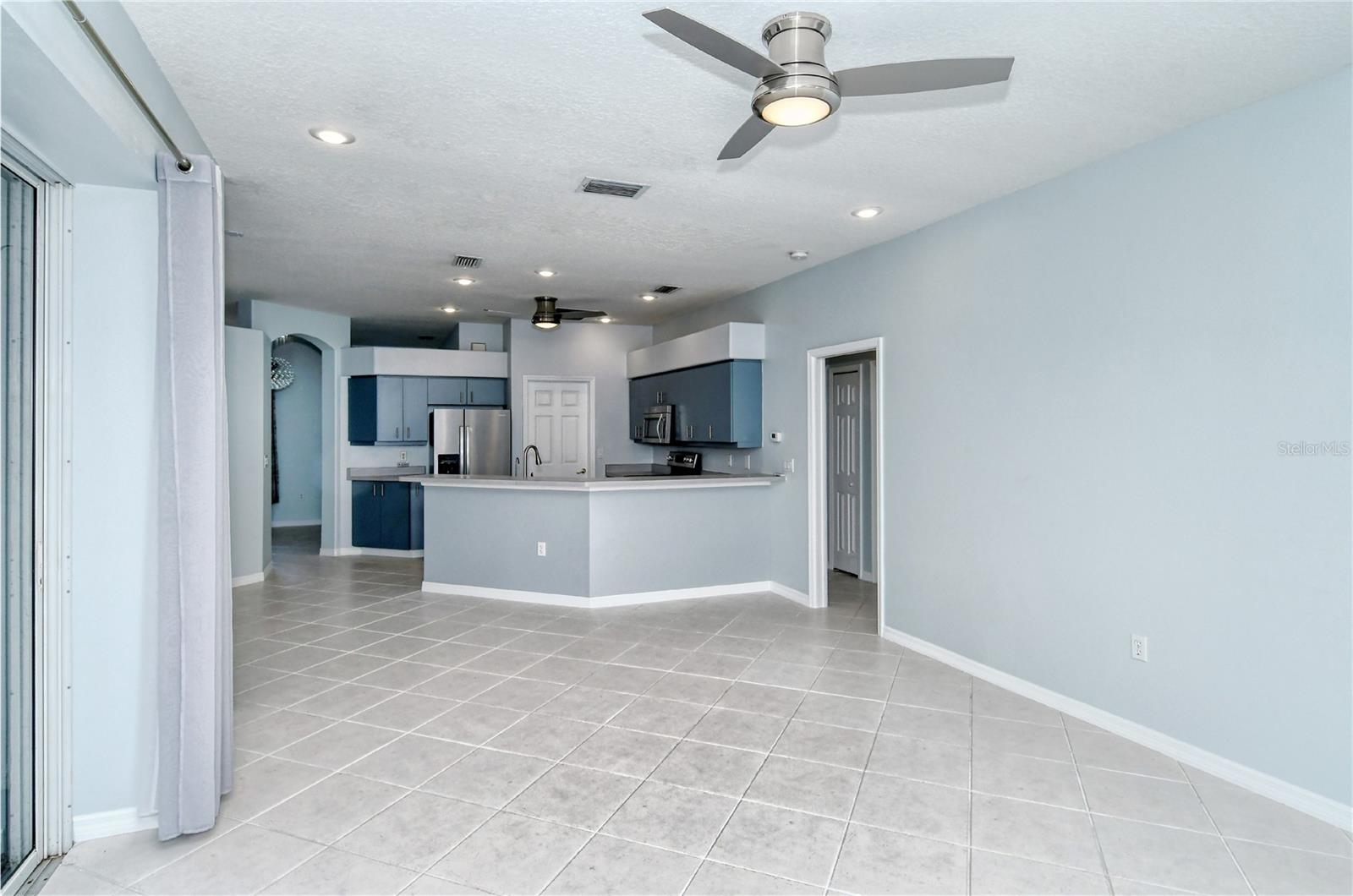 Image 25 of 45 For 607 Oak River Court