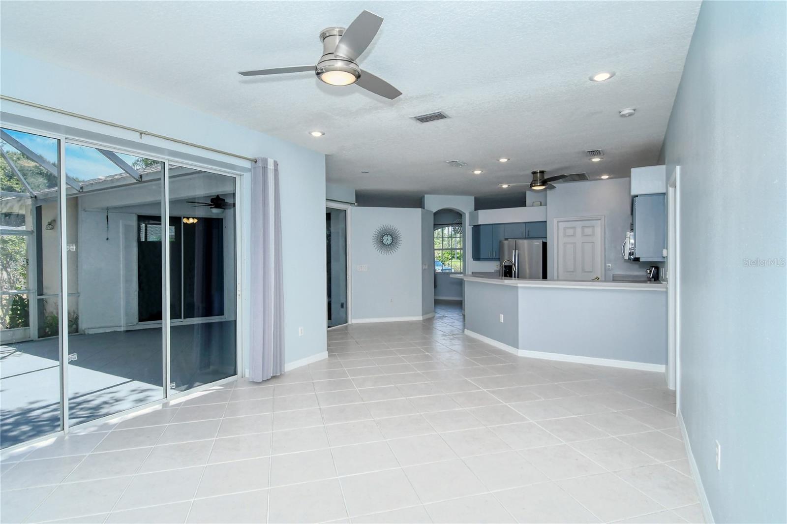 Image 26 of 45 For 607 Oak River Court