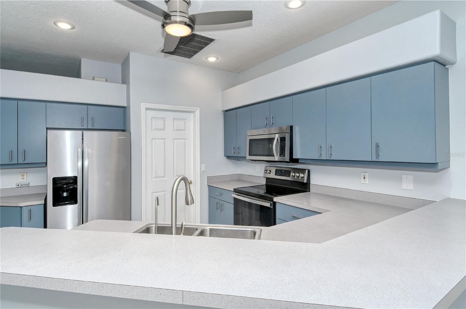 Image 28 of 45 For 607 Oak River Court