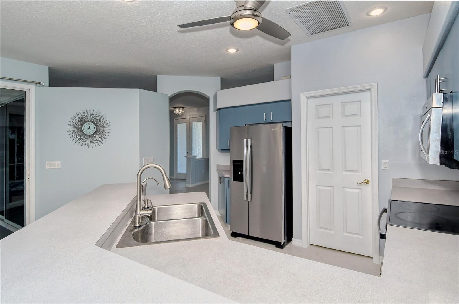 Image 29 of 45 For 607 Oak River Court